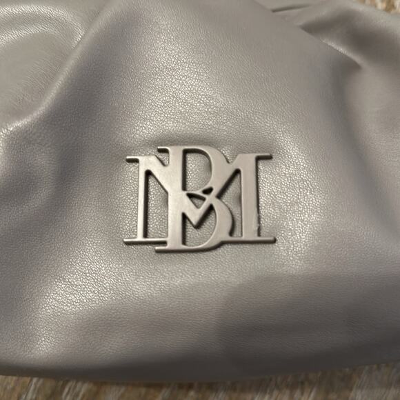 Badgley Mischka NWT Grey Wrapped Framed Clutch. - Picture 6 of 8